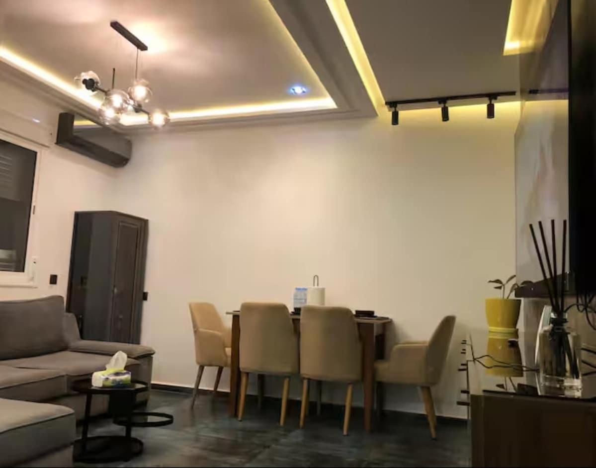 Well Equipped With Luxurious Interior Furnishings Apartamento